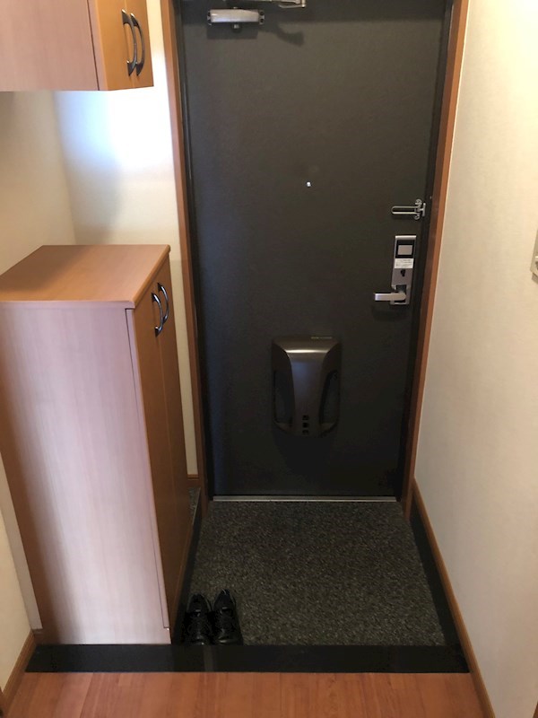 アヴェニール千里中央 玄関