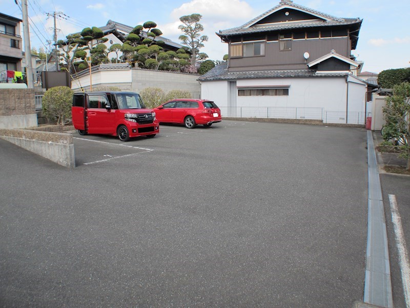 アヴェニール千里中央 駐車場
